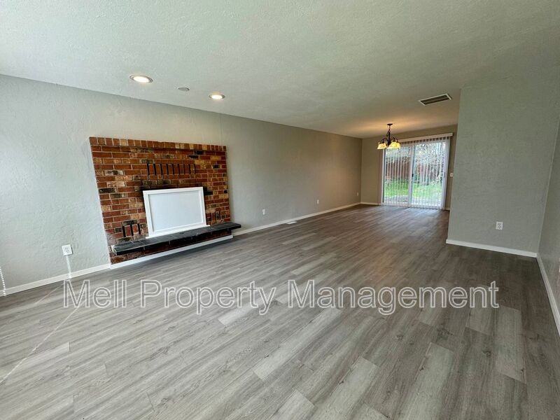 526 Holly Ln - Photo 2 of 19