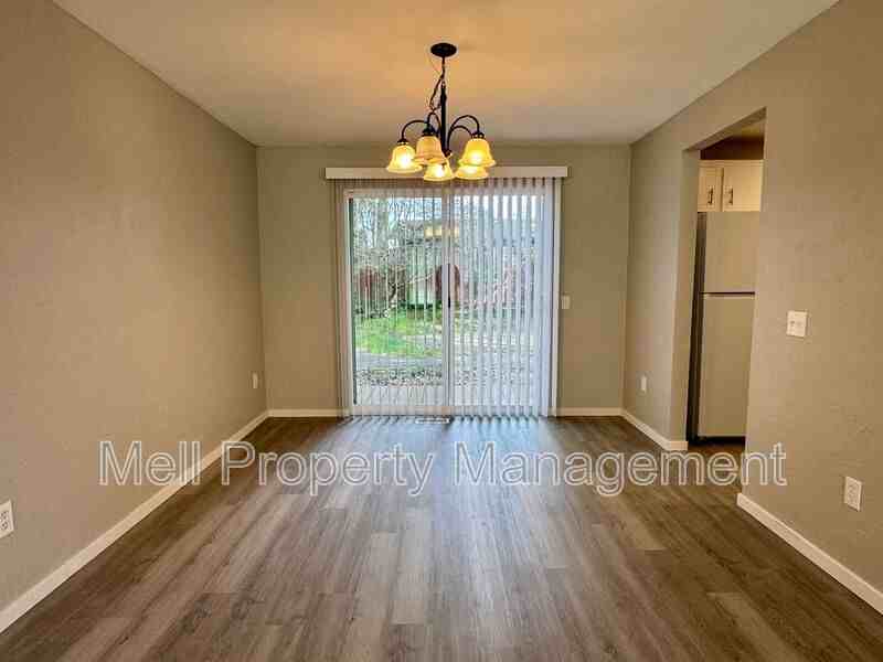 526 Holly Ln - Photo 4 of 19