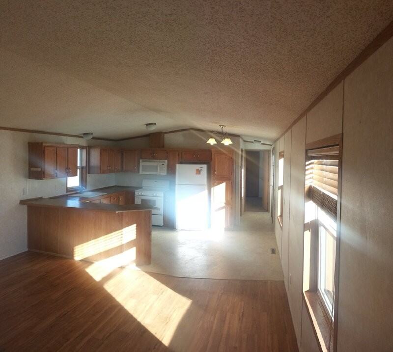 9 Hartland St N - Photo 5 of 18