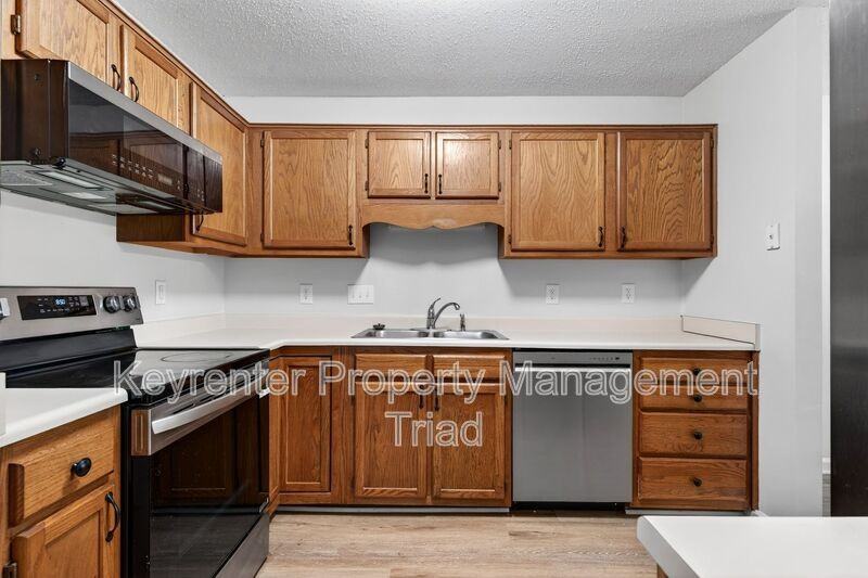 2219 New Garden Rd Apt A - Photo 7 of 30