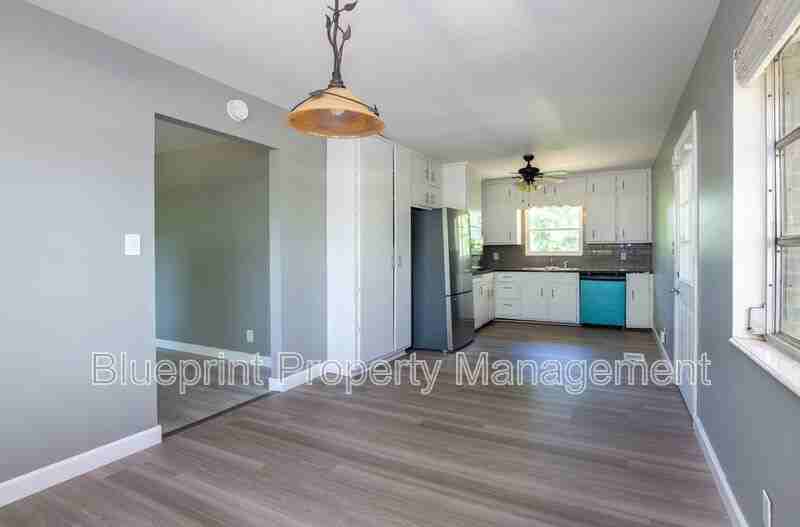1143 Oakley Dr - Photo 5 of 14
