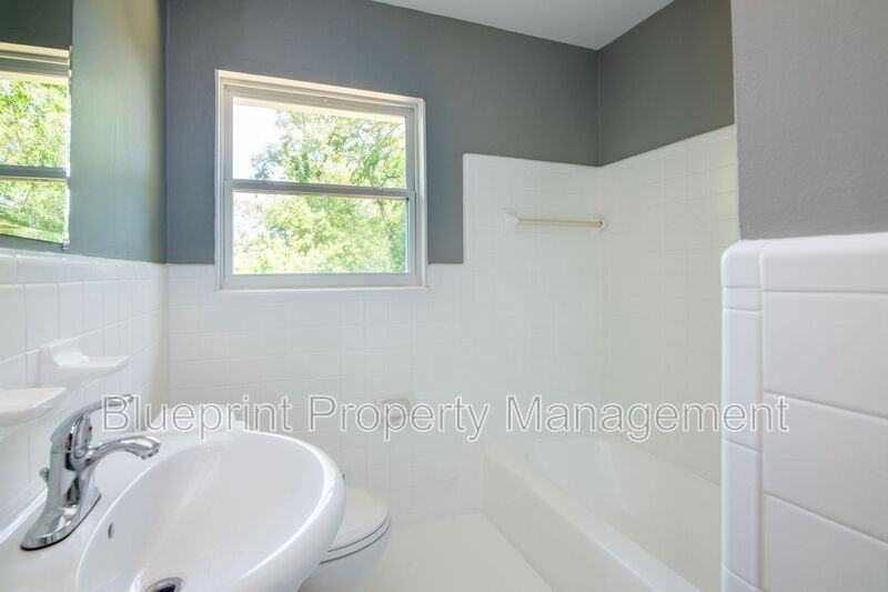 1143 Oakley Dr - Photo 7 of 14