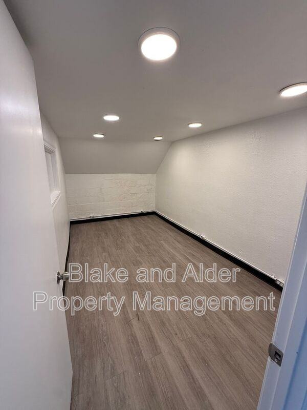 3554 Ne Sandy Blvd - Photo 4 of 6