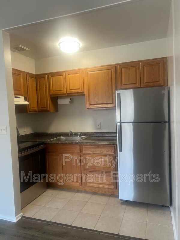 2330 Glendale Ter #C2 - Photo 2 of 17