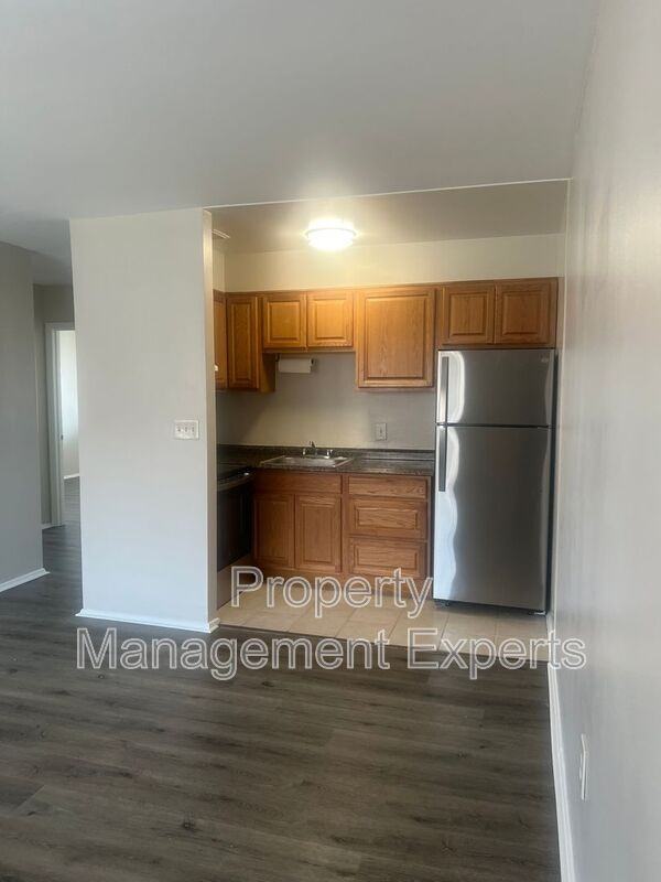 2330 Glendale Ter #C2 - Photo 3 of 17