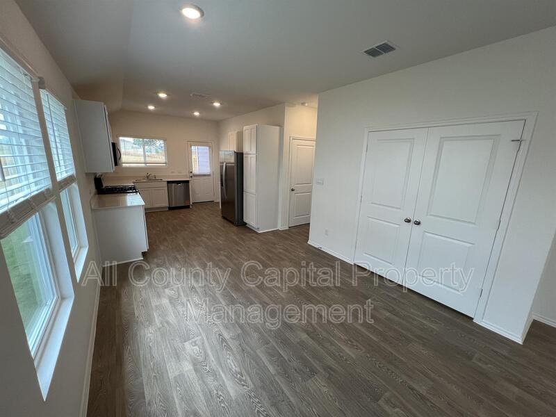 306 Constanza Trl - Photo 7 of 24