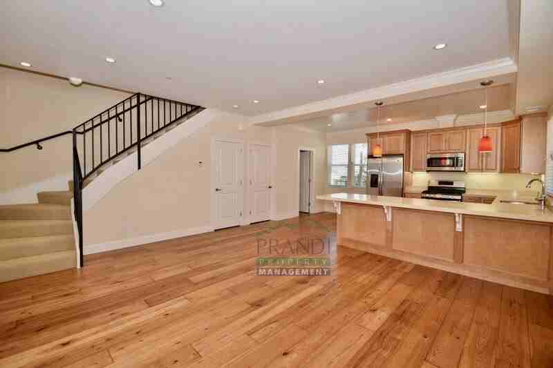 1148 Mission Ave - Photo 4 of 17