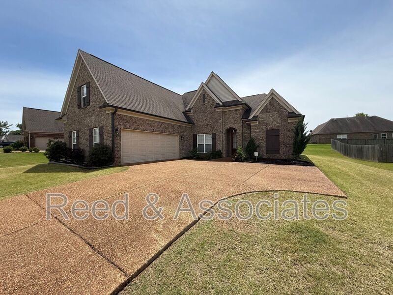3261 Vineyard Dr S - Photo 3 of 13