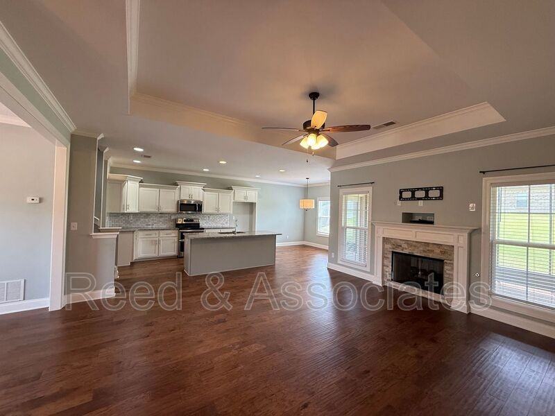 3261 Vineyard Dr S - Photo 4 of 13