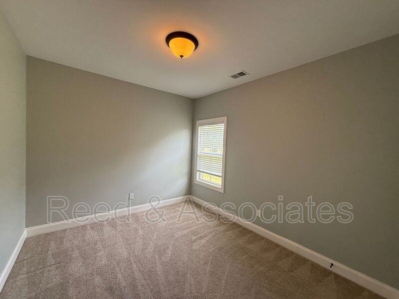 3261 Vineyard Dr S - Photo 7 of 13