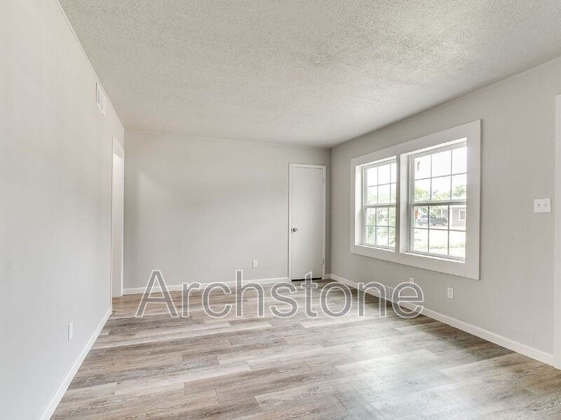 2312 Mustang St - Photo 3 of 39