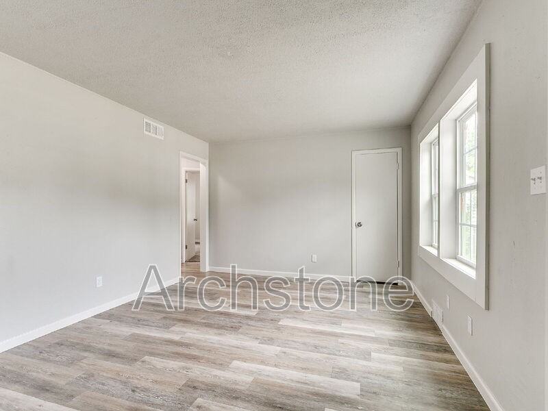 2312 Mustang St - Photo 4 of 39