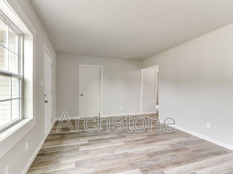 2312 Mustang St - Photo 5 of 39