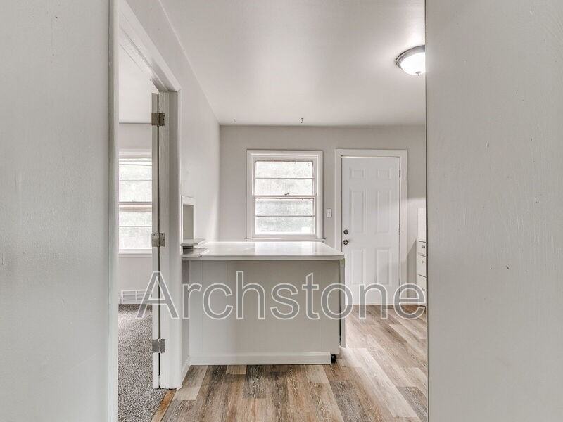 2312 Mustang St - Photo 7 of 39