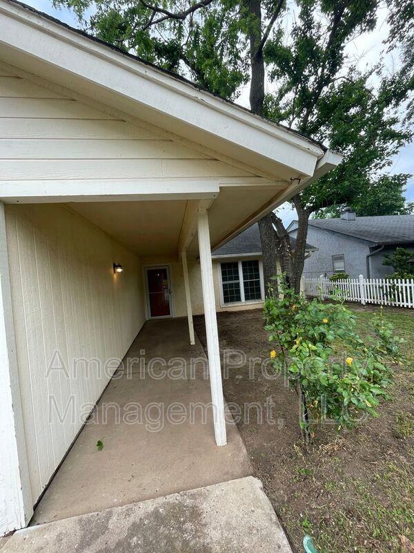 4407 S Gum Ave
