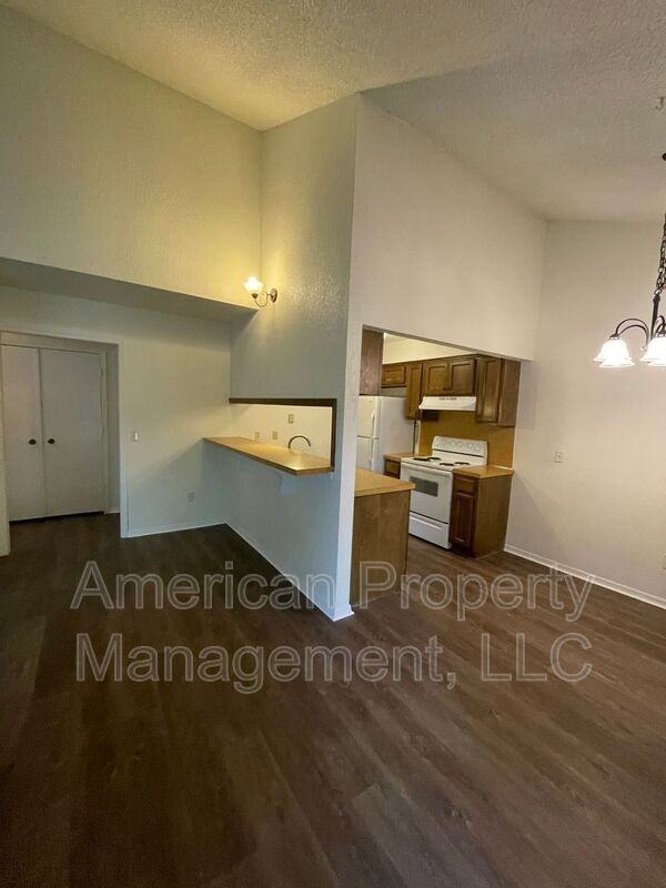 4405 S Gum Ave - Photo 4 of 13