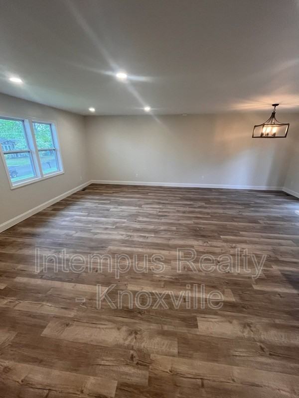 228 Duzane Dr - Photo 3 of 42