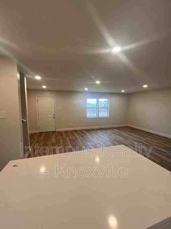 228 Duzane Dr - Photo 4 of 42