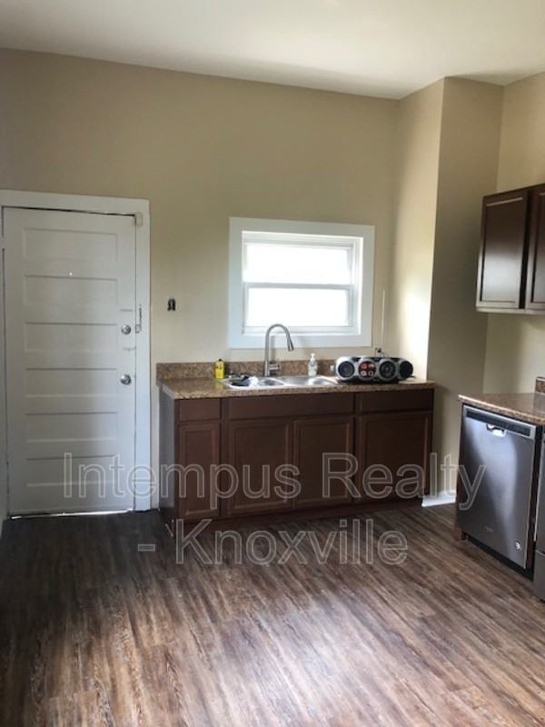2000 Forest Ave - Photo 3 of 17