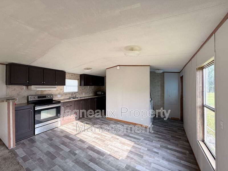 1914 Center St - Photo 3 of 8