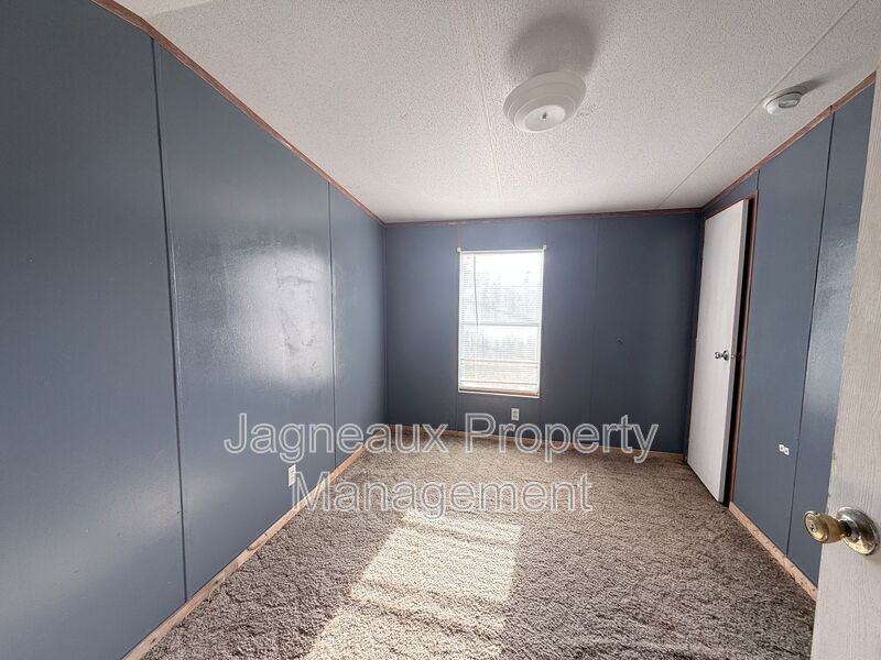 1914 Center St - Photo 6 of 8