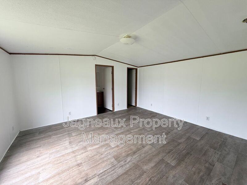 1908 Center St - Photo 5 of 8