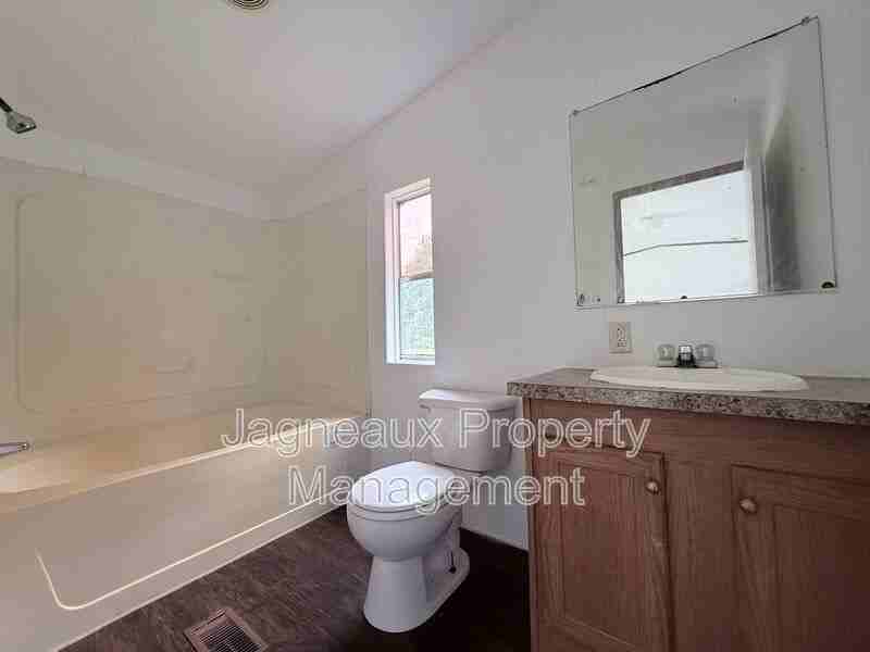 1908 Center St - Photo 6 of 8