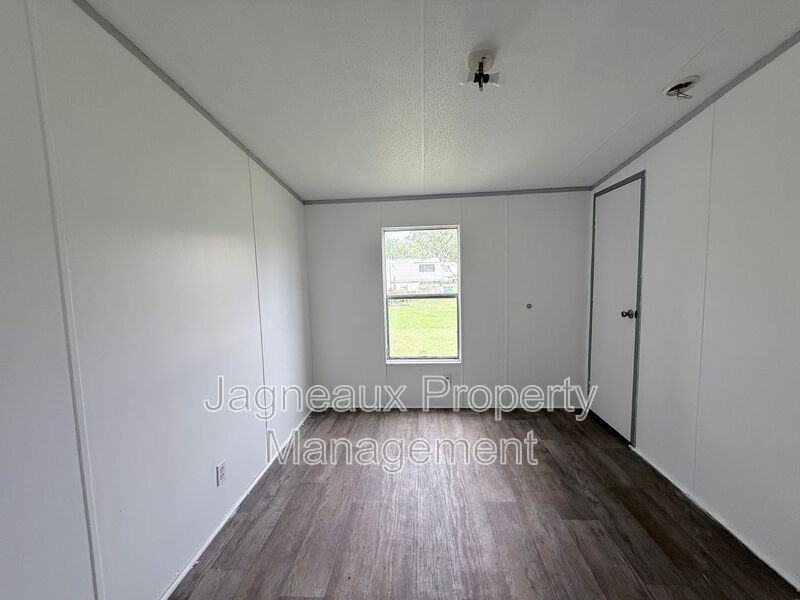 1908 Center St - Photo 7 of 8