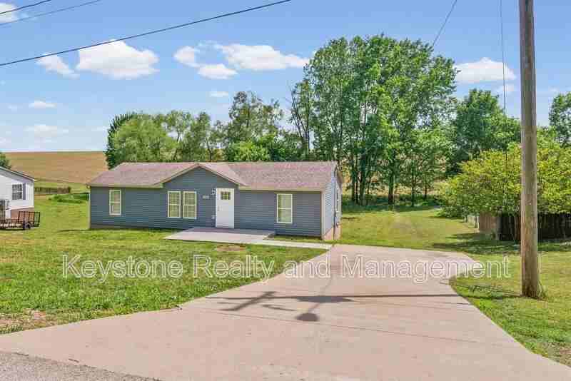 221 Bumpus Mill Rd - Photo 2 of 16