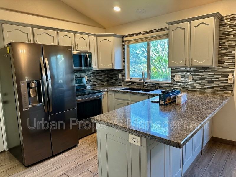 528 Westsouth - Photo 6 of 19