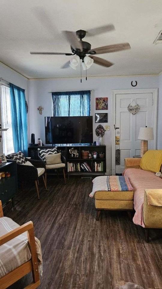 1712 19th St - Photo 4 of 16