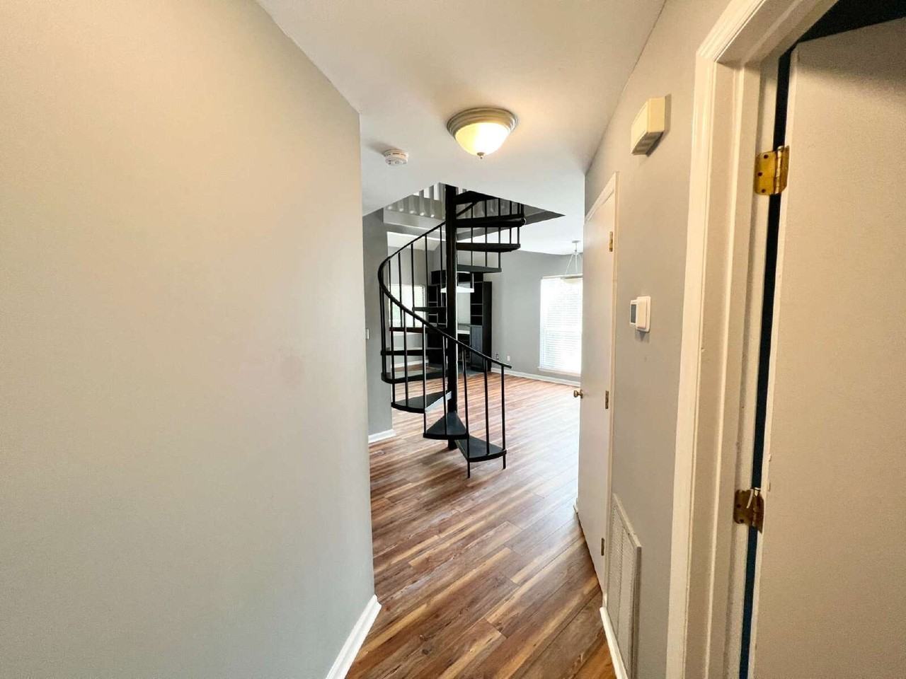 2509 Stockbridge Dr #B - Photo 2 of 30