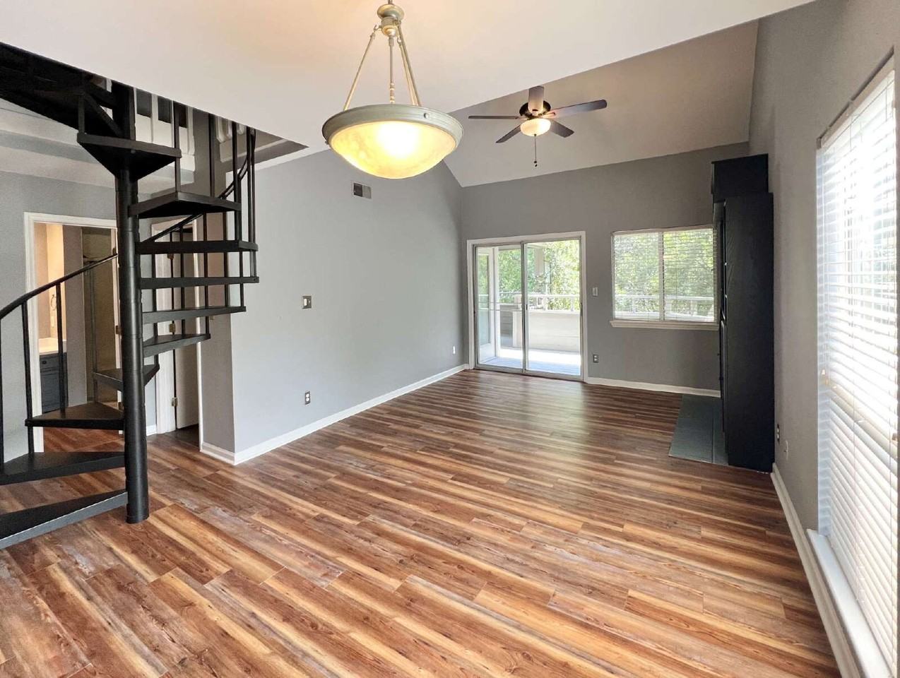 2509 Stockbridge Dr #B - Photo 3 of 30