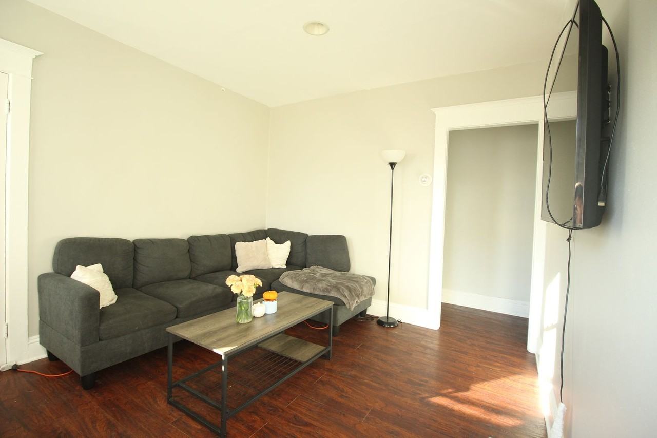 713 Spring Garden St - Photo 2 of 11