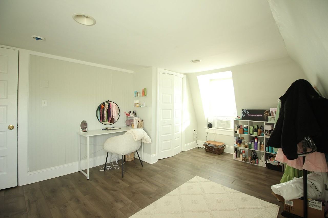 713 Spring Garden St - Photo 3 of 11