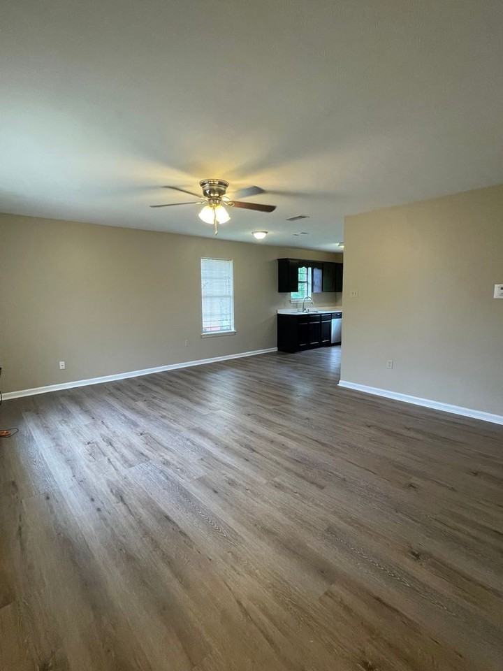 2555 Winchester Dr - Photo 2 of 13