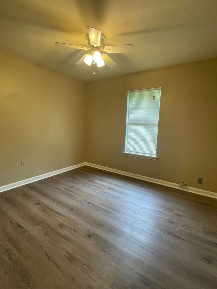 2555 Winchester Dr - Photo 6 of 13