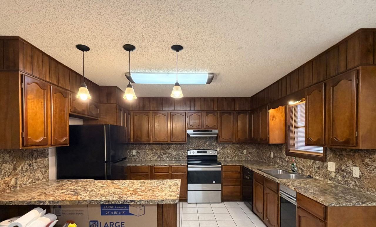601 Sherwood Dr Apt A - Photo 3 of 10
