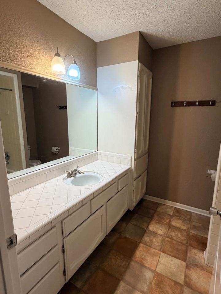 601 Sherwood Dr Apt A - Photo 6 of 10