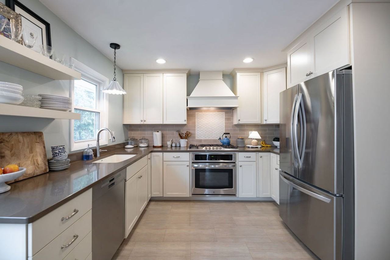 23213 Fairmount Blvd - Photo 4 of 46