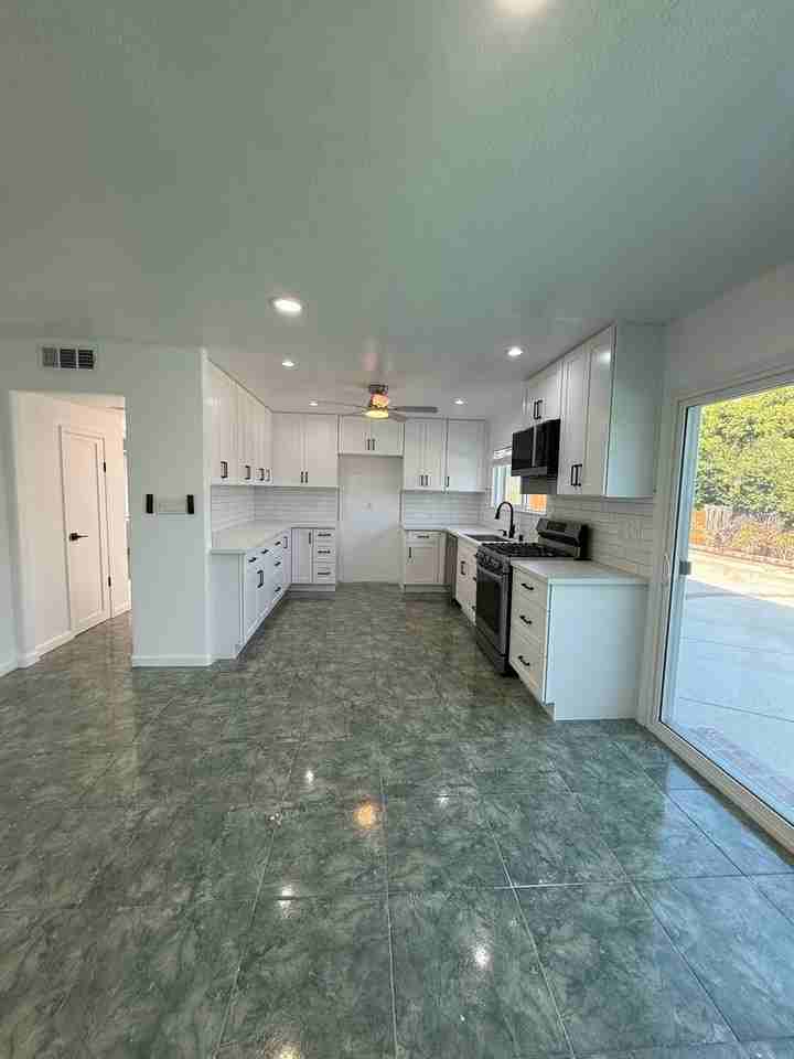 1506 Los Amigos Ave - Photo 2 of 16