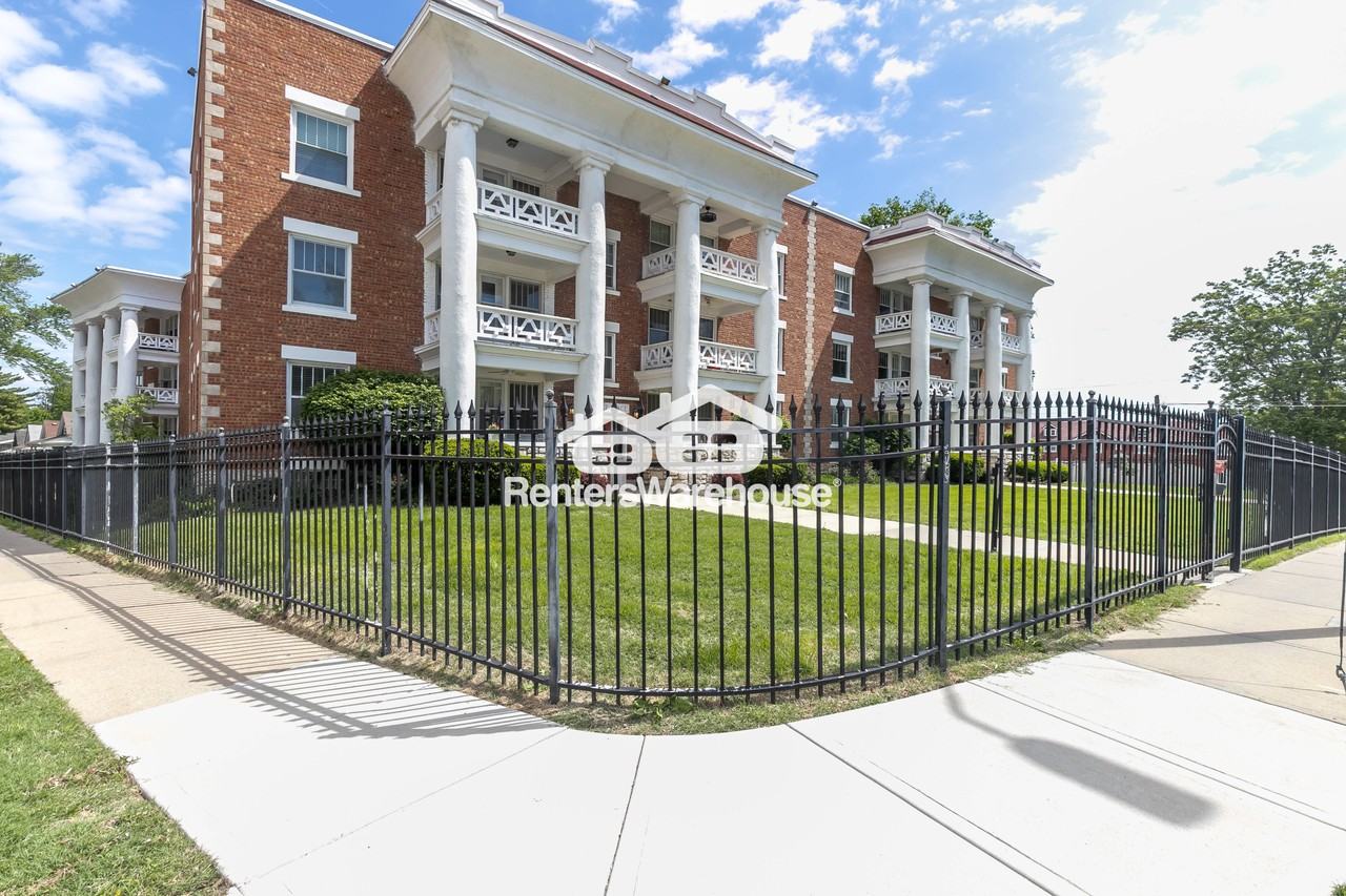 406 E 43rd St #3E