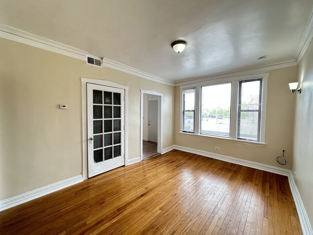 1670 W Pratt Blvd #2 - Photo 7 of 21