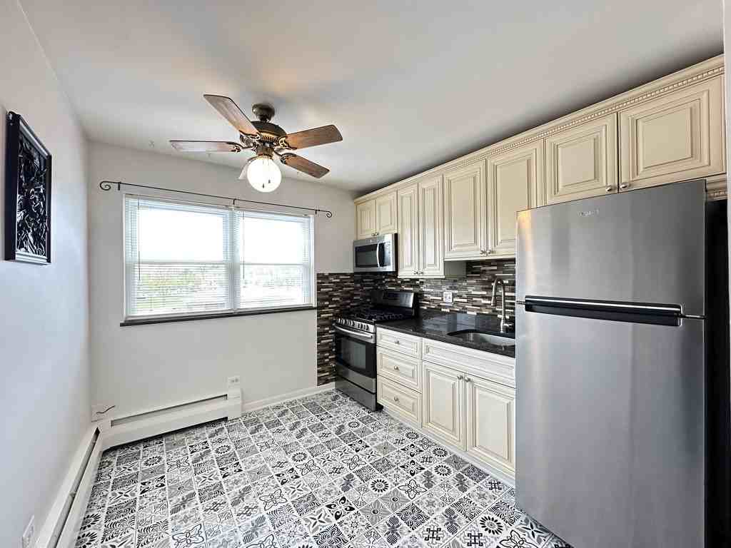 6273 N Cicero Ave #B5 - Photo 2 of 21