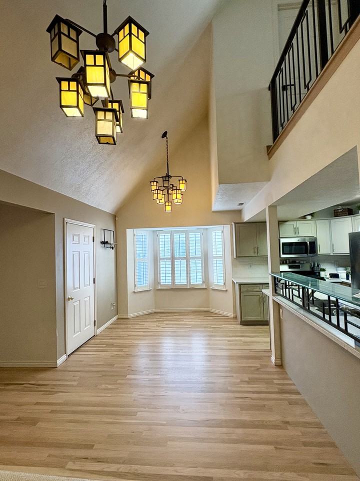 319 N Argyle Ct - Photo 3 of 14