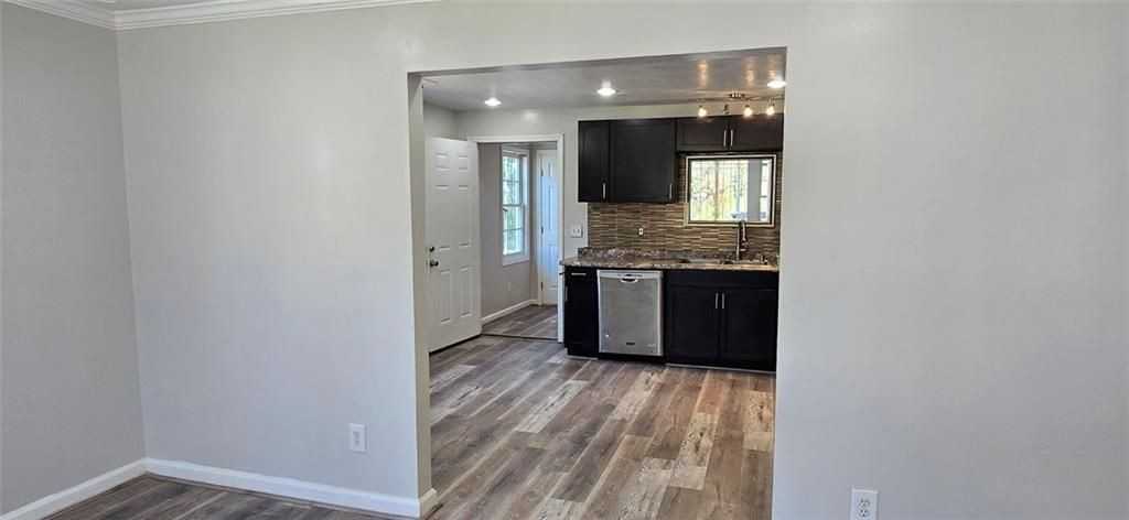 1280 Elizabeth Ave Sw - Photo 3 of 11