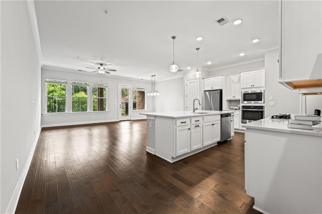 240 Walker Ave - Photo 5 of 42