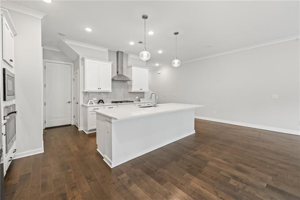 240 Walker Ave - Photo 7 of 42