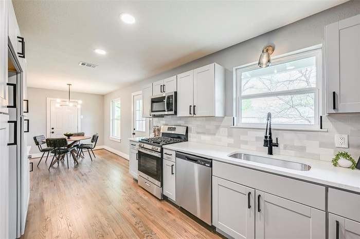 2729 Lockhart Ave #NA - Photo 4 of 14