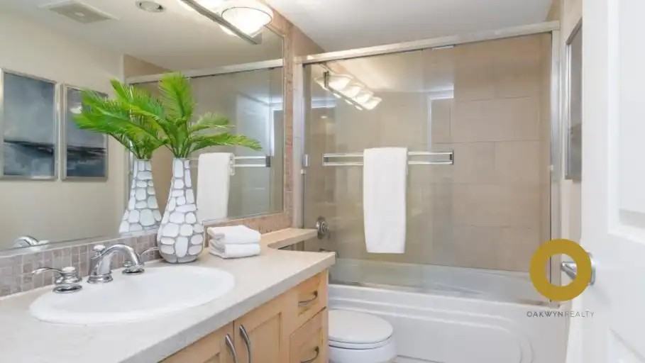 8915 Hudson St #205 - Photo 6 of 11